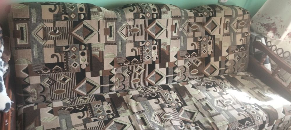 Диван безкоштовно.