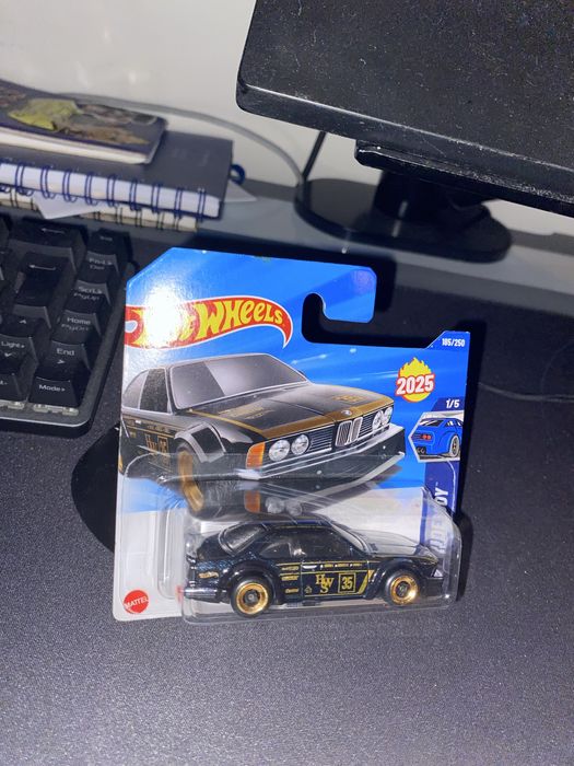 Hot Wheels Maineline e Premium
