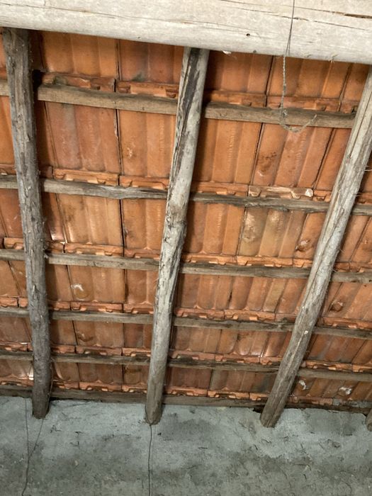 Armazem / Garagem para venda na Junceira - Peral - Proenca a Nova