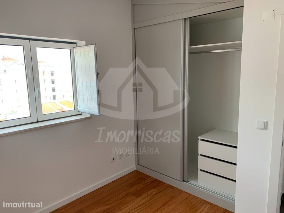 Apartamento T3 duplex remodelado, em São Vicente Fora, Lisboa