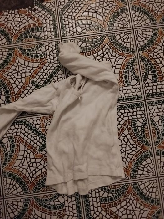Roupa usada de marca Zara e rh