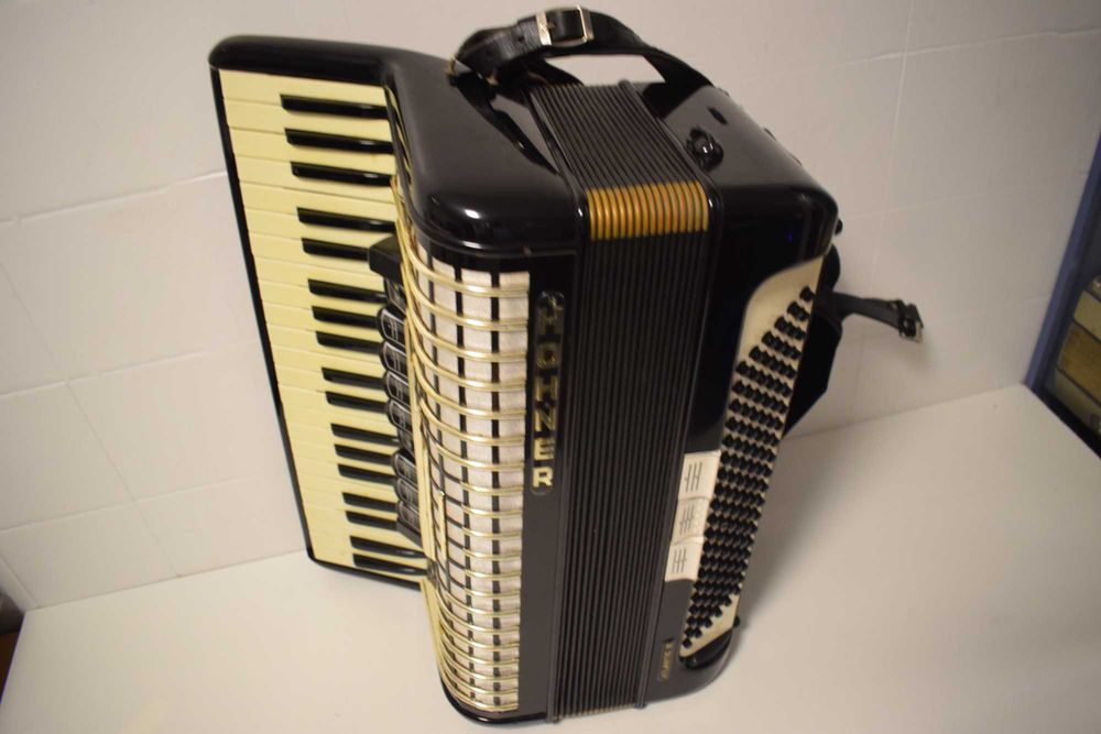 Acordeao Hohner Atlantik III  3 Voz 120 Baixos,  N 158