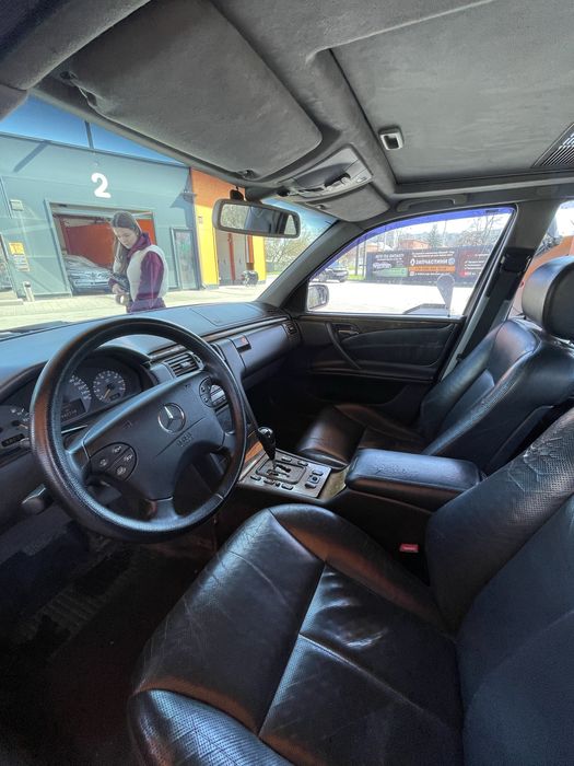 Продам Mercedes-Benz E-Class 2001