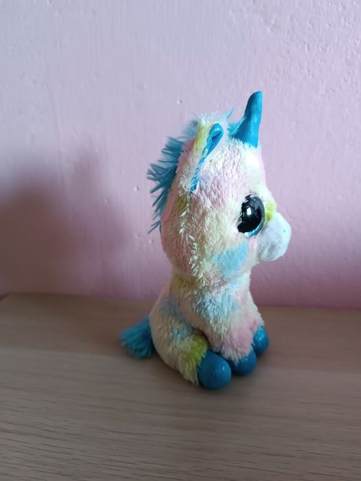 Maskotka pluszowy jednorożec model Blitz z kolekcji Ty Beanie Boos 19 cm