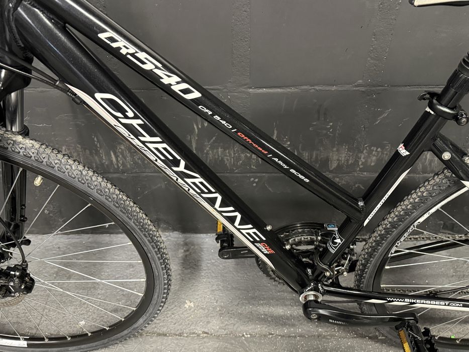 Rower miejski Crossowy Cheyenne CR 540 Shimano Tourney hamulce hydrauliczne 43 cm Urban Bikes
