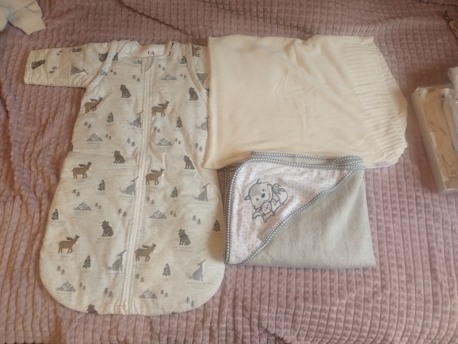 Śpiwór, ręcznik, koc bambusowy.