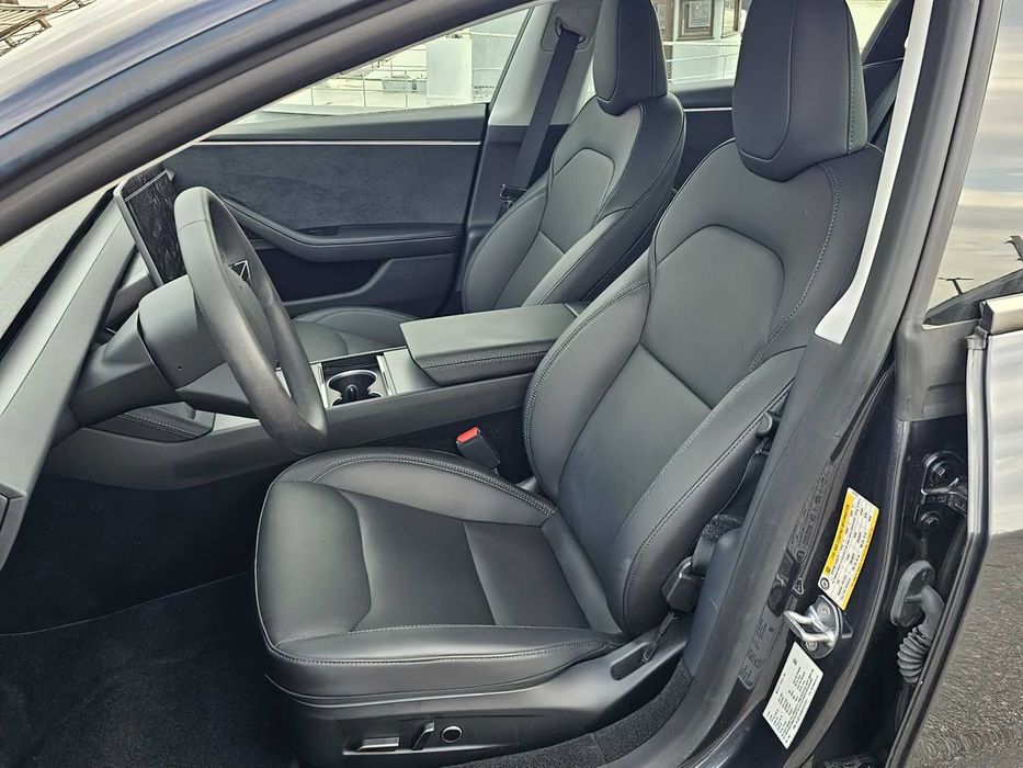 Tesla Model 3 Long Range      2025