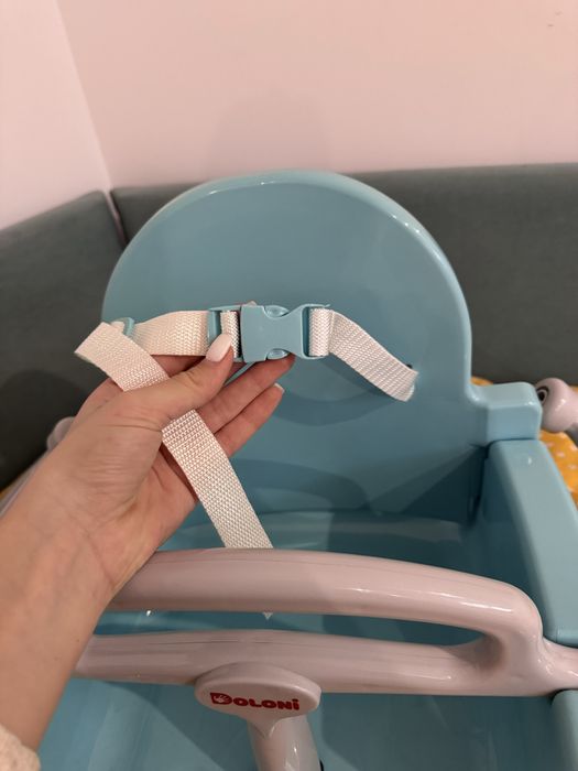 Дитяча качеля у двір.