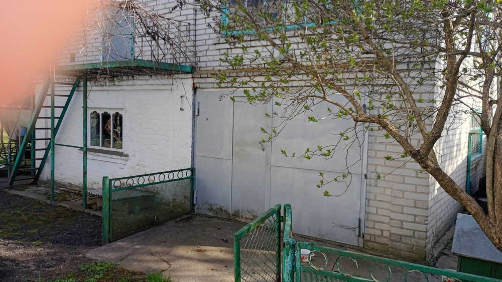 Цегляний будинок з утепленням в смт Гребінки, 15 соток