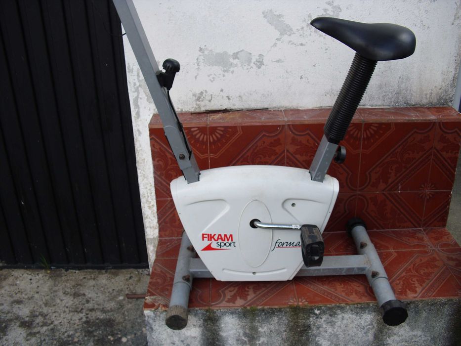 Para desocupar espaço vendo  bicicleta estatica