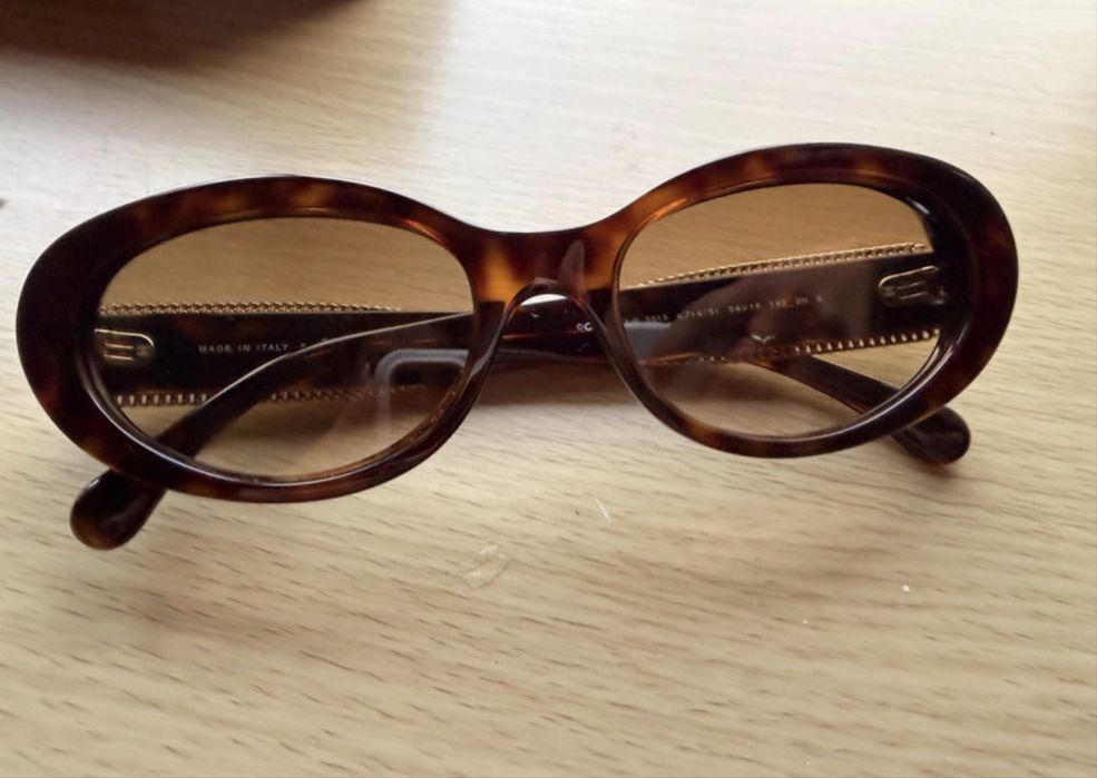 Óculos de Sol Oval Chanel
