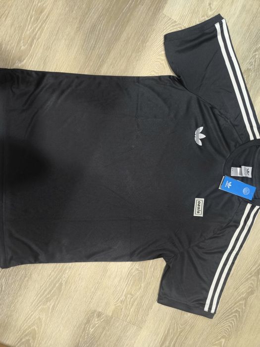 T-shirt nova com etiqueta