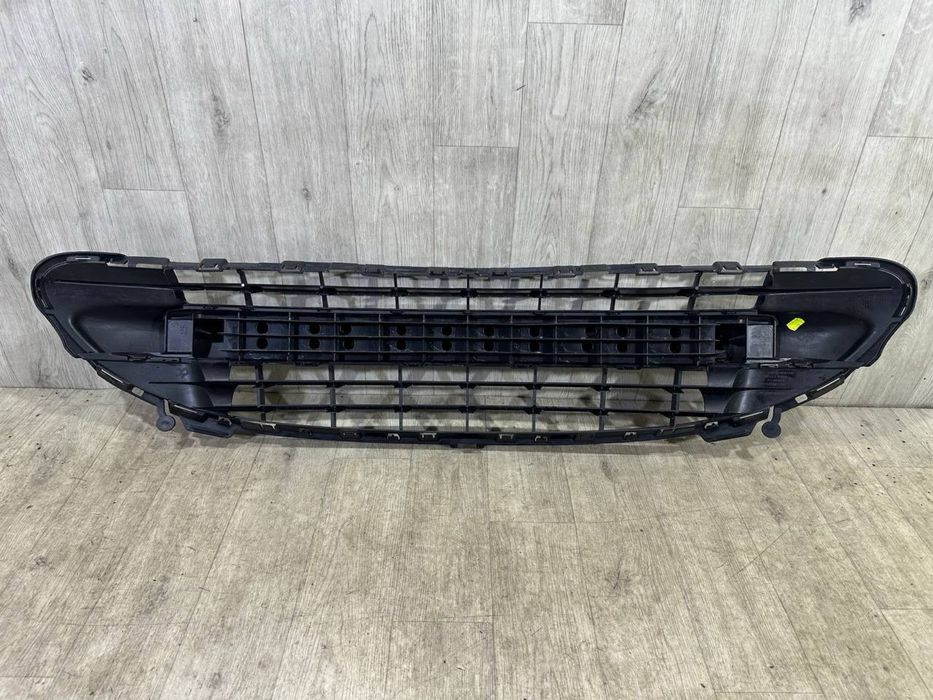 Бампер передний Решетка средняя Peugeot 207 ( 2006 - 2009 г. ) Решітка