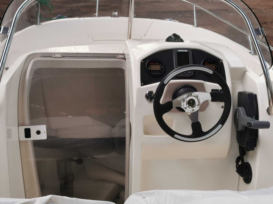Łódź motorowa Capcamarat