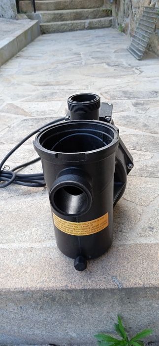 Válvula  e bomba para piscina