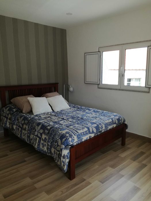 Moradia T3 renovada, 3 suites + pátio e quintal