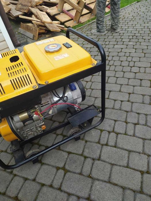 Дизельний генератор Forte FGD 6500E3 220-380V