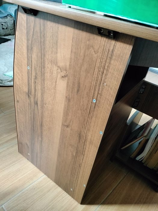 Стіл письмовий, вугловий.