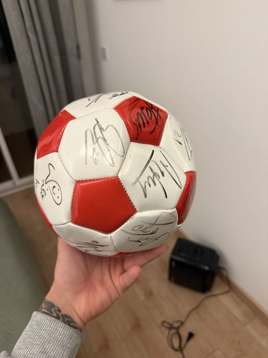 Bola SL Benfica autografada – era Jorge Jesus, Luisão, Gaitán e Salvio