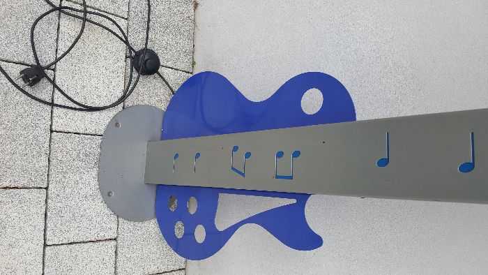 lampa stojąca gitara