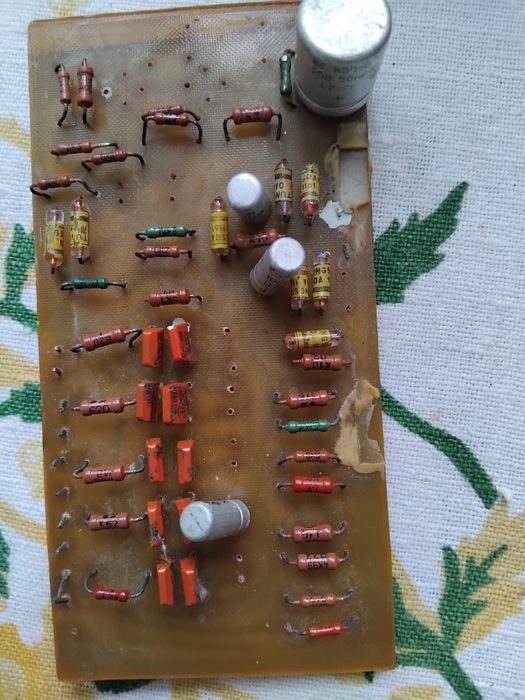 Платы с радиодеталями времен ссср.