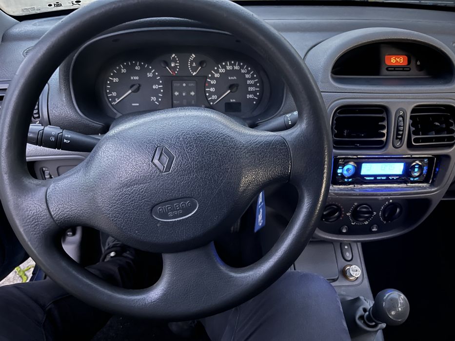 Vendo Renault Clio 1.2 Rt optimo  estado geral assistido viatura