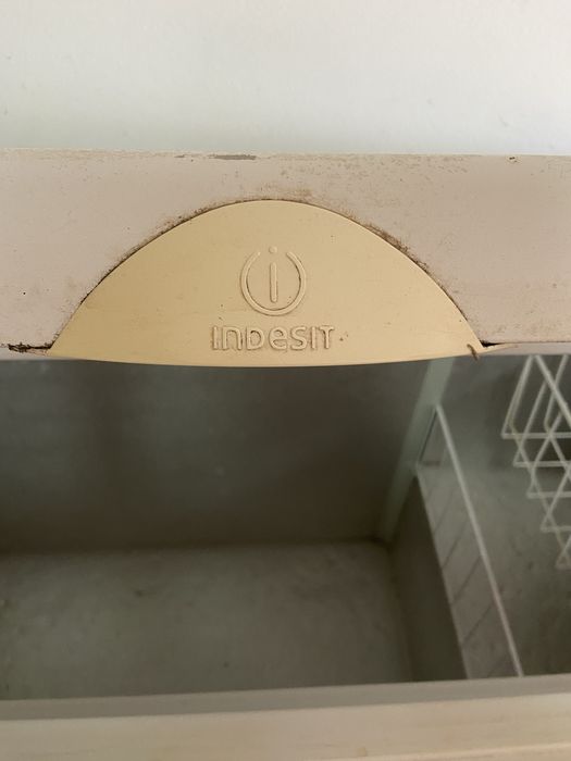 Arca frigorífica Indesit 420L