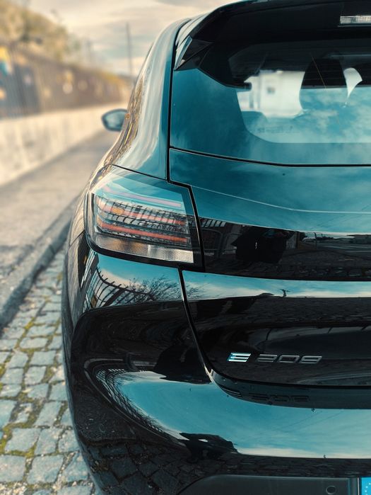 Peugeot e-208 | 2025 | 12.000 km | COMO NOVO