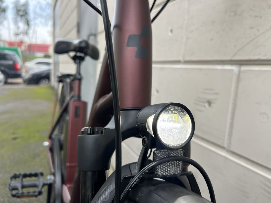 Електровелосипед Cube Town з двигуном Bosch+планетарка 7