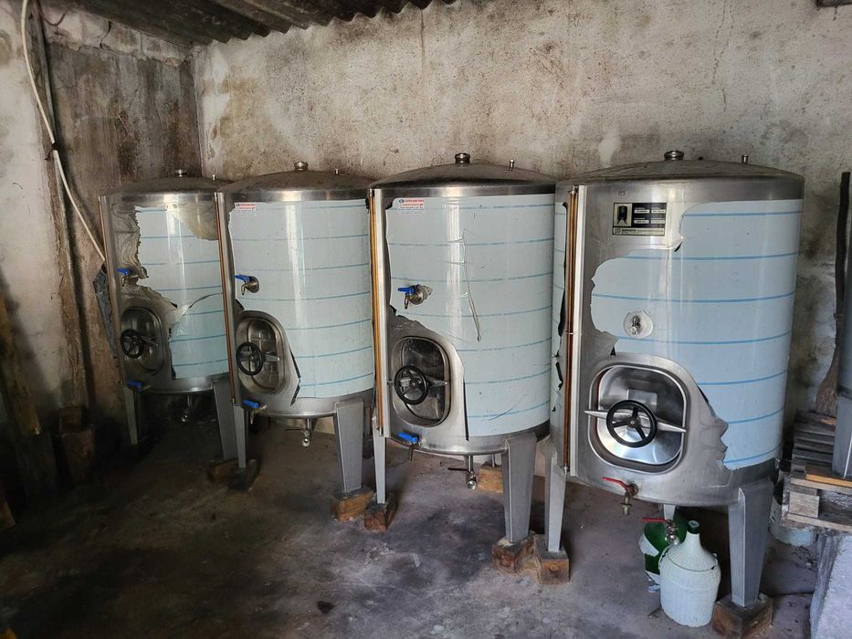 4 Cubas Inox 550 Litros Porta Lateral