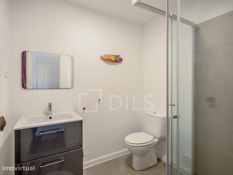 Apartamento T2 com varanda e elevador, em Oeiras.