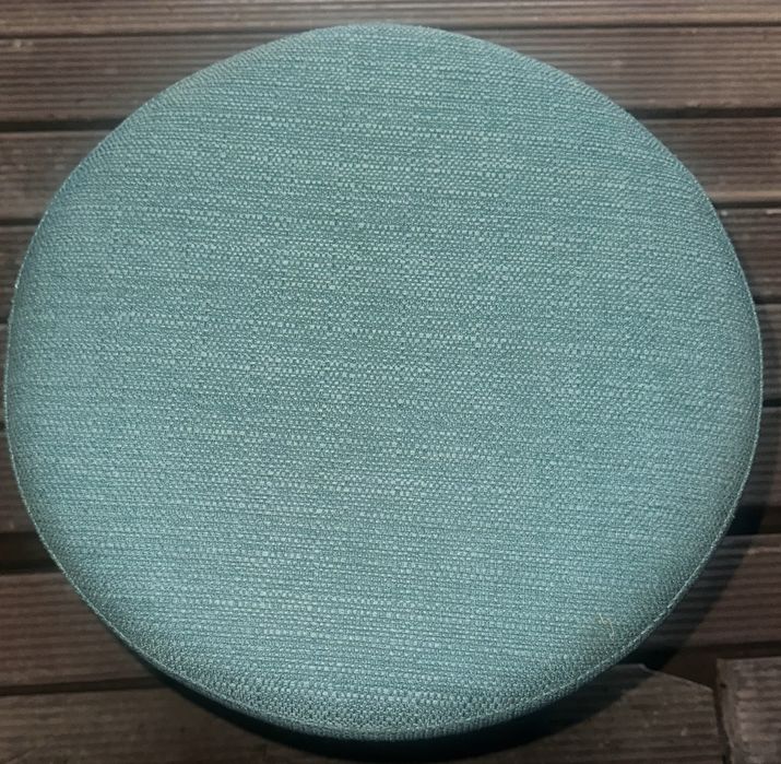 Banquetas verde agua e cinzenta