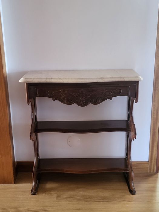 Consola de entrada em madeira com tampo em mármore