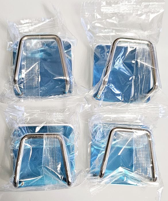 Nowe 4 x wieszaki stalowe kwadratowe, 4.8 cm x 3 cm