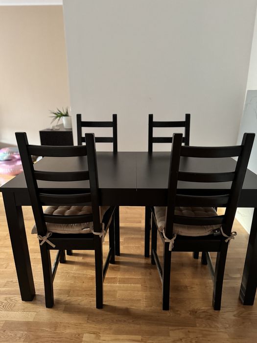 Mesa extensível ikea com cadeiras (x4)