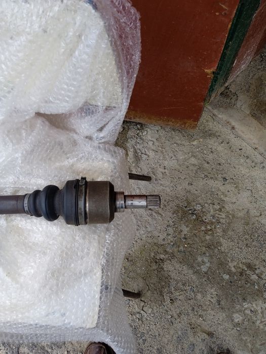 Ліва піввісь до Пежо Партнер 1.9