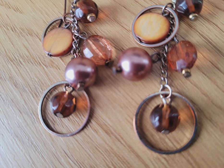 Zestaw 3 par kolczyków w kokolrach brązu.