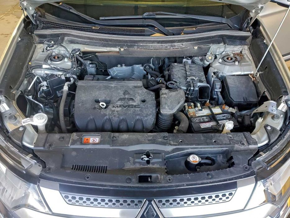 Mitsubishi Outlander SE      2020