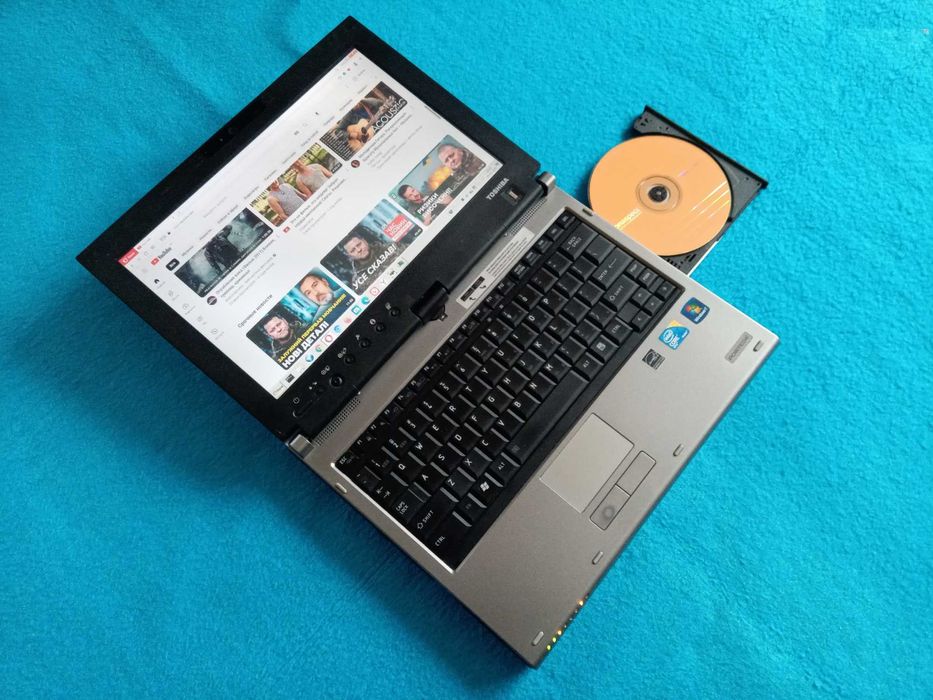 мощный ноутбук трансформер планшет Toshiba на процессоре Intel i7 SSD