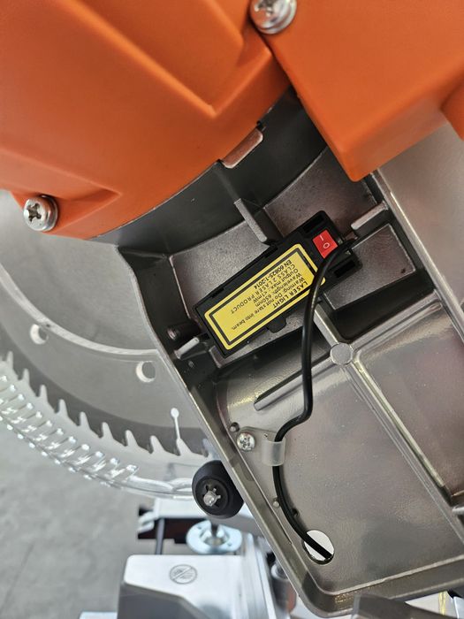 Piła ukośnica tarczowa Atika 305 Stół