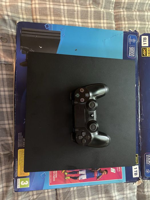 Ps4 pro 1 tera com caixa