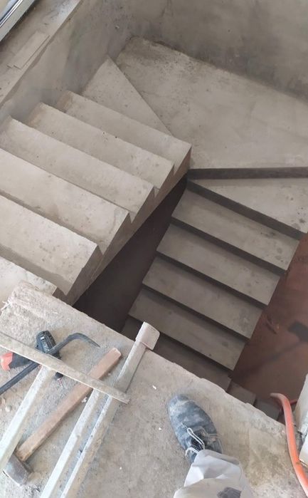 Монолітні сходи під ключ, опалубка. Заливка бетонних сходів. Заливка лестницы. Монолитная лестница. Будівництво сходів