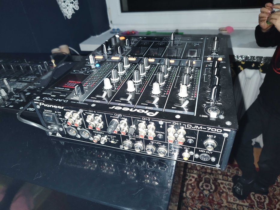 Mixer Pioneer DJM 700