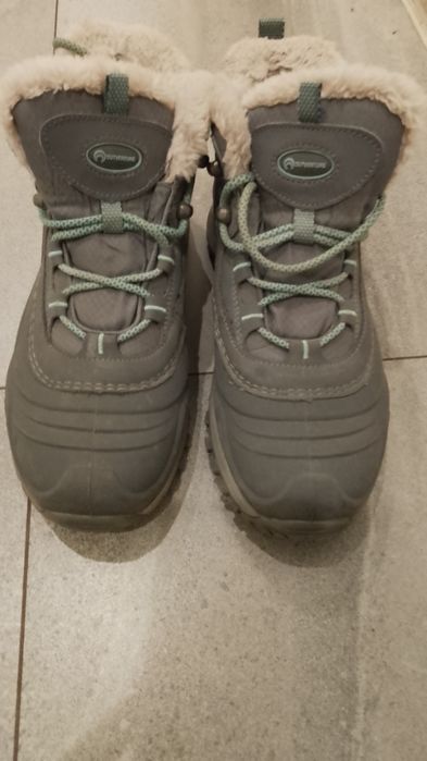 Buty zimowe damskie  ocieplane roz 39  nowe