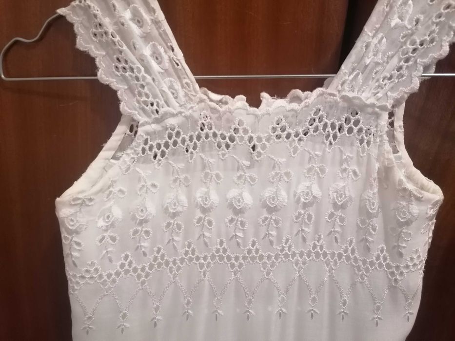 Vestido branco de cerimónia para menina