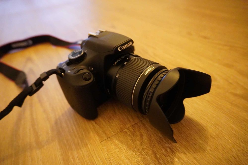 Canon EOS 1200D + EF-S 18-55mm + 2 baterias + carregador -- Kit completo