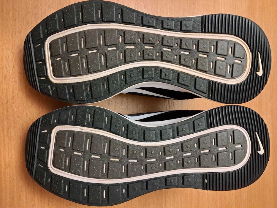 Детские кроссовки Nike оригинал 40. размер