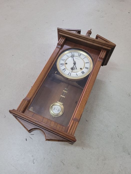 Relógio de parede  antigo em madeira