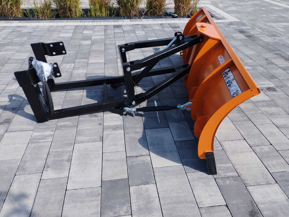 Pług Śnieżny Hydrauliczny  Mocowanie do Ciągnika C360/C330 Dostawa