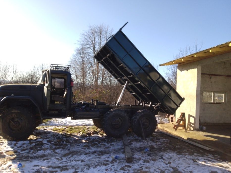 продаж прицепів .